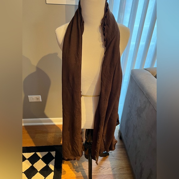 NWT lovely brown wrap with ruffled edges.  Great carrying case. Made by rolla. - Picture 7 of 12